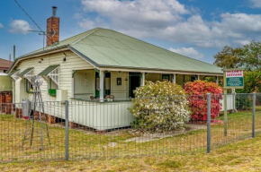 Гостиница Dillons Cottage  Станторп